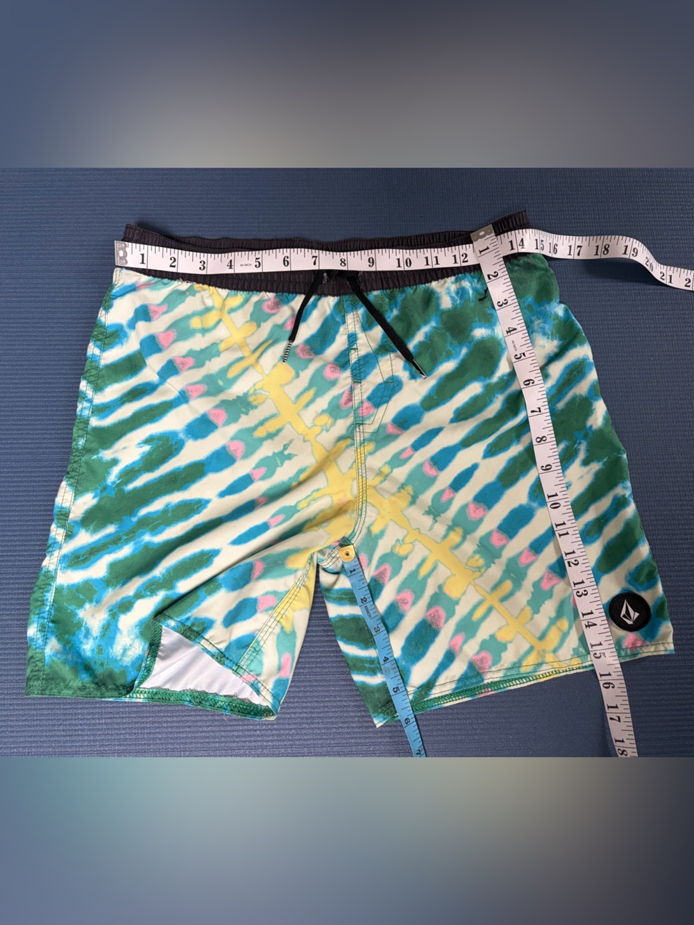 Boys Volcom Swimming Shorts Size XL Multicolor EUC - Picture 7 of 7